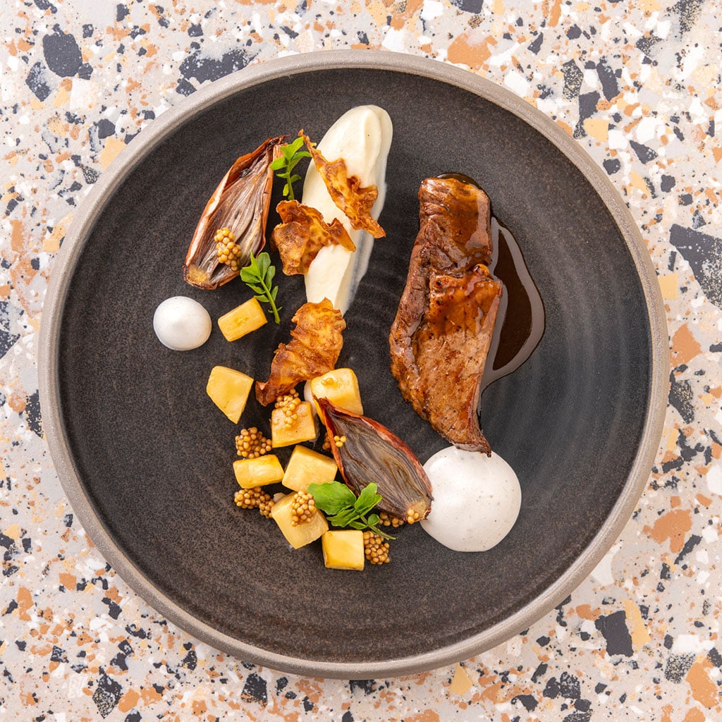 Ribeye met knolselder en espuma van mergpijp